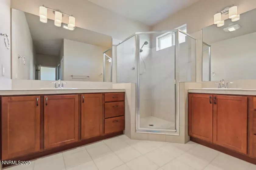 989 Peach Blossom, Sparks, Nevada 89436, 2 Bedrooms Bedrooms, ,2 BathroomsBathrooms,Residential,Residential,Peach Blossom,250052238