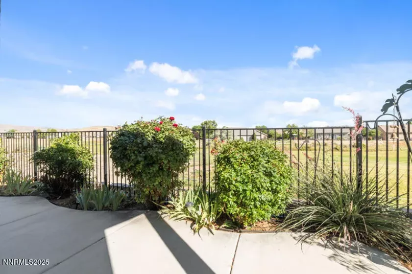 989 Peach Blossom, Sparks, Nevada 89436, 2 Bedrooms Bedrooms, ,2 BathroomsBathrooms,Residential,Residential,Peach Blossom,250052238