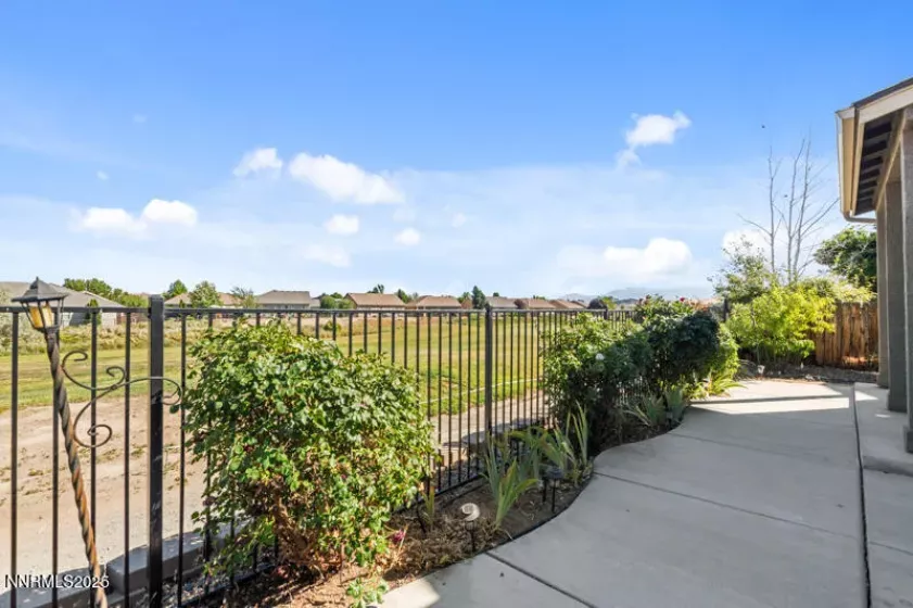 989 Peach Blossom, Sparks, Nevada 89436, 2 Bedrooms Bedrooms, ,2 BathroomsBathrooms,Residential,Residential,Peach Blossom,250052238