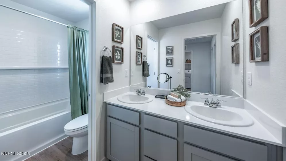 1755 Biotite, Sparks, Nevada 89436, 4 Bedrooms Bedrooms, ,3 BathroomsBathrooms,Residential,Residential,Biotite,250052247