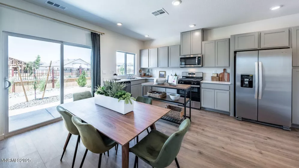 1755 Biotite, Sparks, Nevada 89436, 4 Bedrooms Bedrooms, ,3 BathroomsBathrooms,Residential,Residential,Biotite,250052247