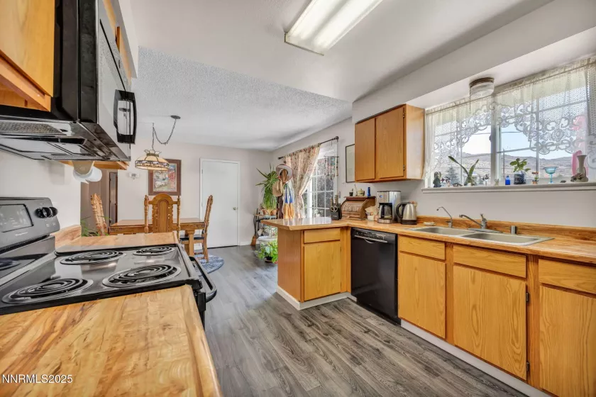 3830 Petrel, Reno, Nevada 89508, 3 Bedrooms Bedrooms, ,2 BathroomsBathrooms,Residential,Residential,Petrel,250052250