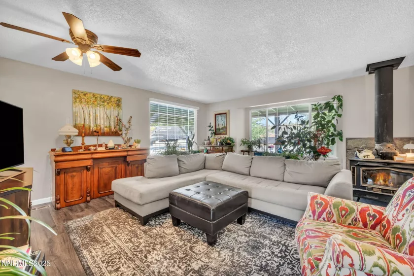 3830 Petrel, Reno, Nevada 89508, 3 Bedrooms Bedrooms, ,2 BathroomsBathrooms,Residential,Residential,Petrel,250052250
