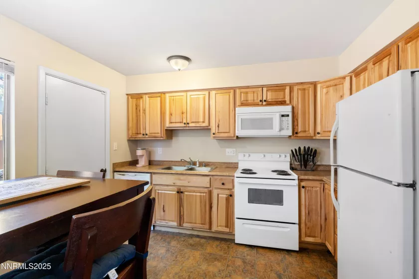 1414 9th, Reno, Nevada 89512, 2 Bedrooms Bedrooms, ,3 BathroomsBathrooms,Residential,Residential,9th,250052254