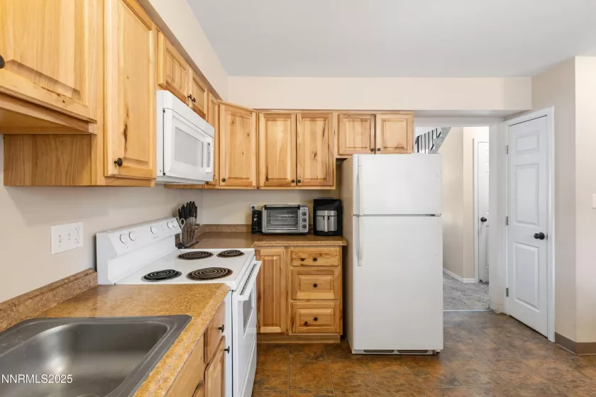 1414 9th, Reno, Nevada 89512, 2 Bedrooms Bedrooms, ,3 BathroomsBathrooms,Residential,Residential,9th,250052254
