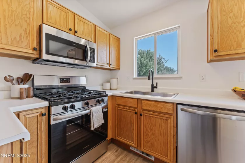 5824 Lightning, Sun Valley, Nevada 89433, 3 Bedrooms Bedrooms, ,2 BathroomsBathrooms,Residential,Residential,Lightning,250052260