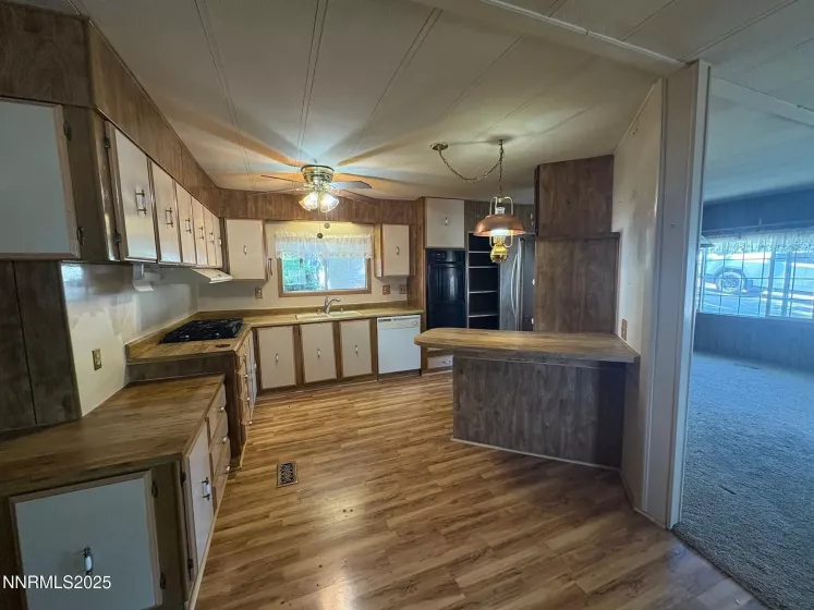 119962 Us Highway 395, Topaz, California 96133, 3 Bedrooms Bedrooms, ,2 BathroomsBathrooms,Residential,Residential,Us Highway 395,250052261