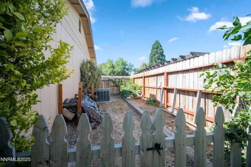 1165 Autumn Hills, Reno, Nevada 89511, 3 Bedrooms Bedrooms, ,3 BathroomsBathrooms,Residential,Residential,Autumn Hills,250052262