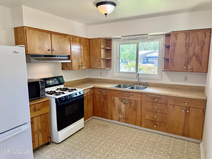 1685 Elmhurst, Lovelock, Nevada 89419, 3 Bedrooms Bedrooms, ,1 BathroomBathrooms,Residential,Residential,Elmhurst,250052267