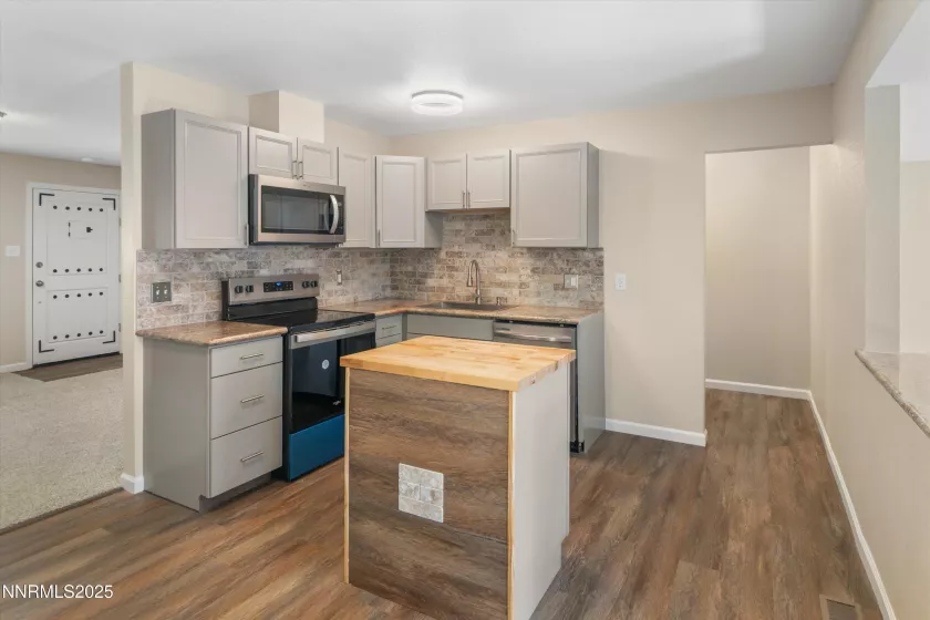 1355 Rayburn, Reno, Nevada 89503, 3 Bedrooms Bedrooms, ,2 BathroomsBathrooms,Residential,Residential,Rayburn,250052274