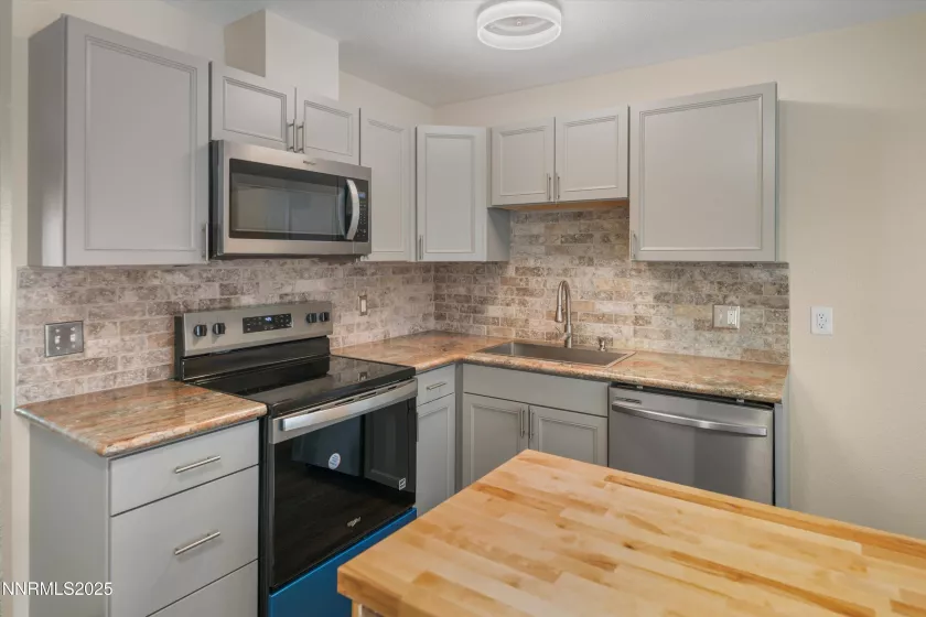 1355 Rayburn, Reno, Nevada 89503, 3 Bedrooms Bedrooms, ,2 BathroomsBathrooms,Residential,Residential,Rayburn,250052274
