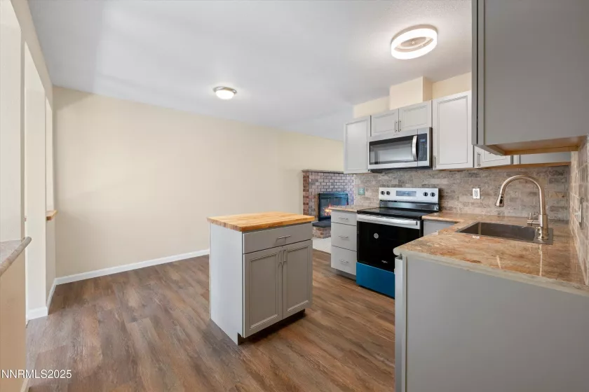1355 Rayburn, Reno, Nevada 89503, 3 Bedrooms Bedrooms, ,2 BathroomsBathrooms,Residential,Residential,Rayburn,250052274