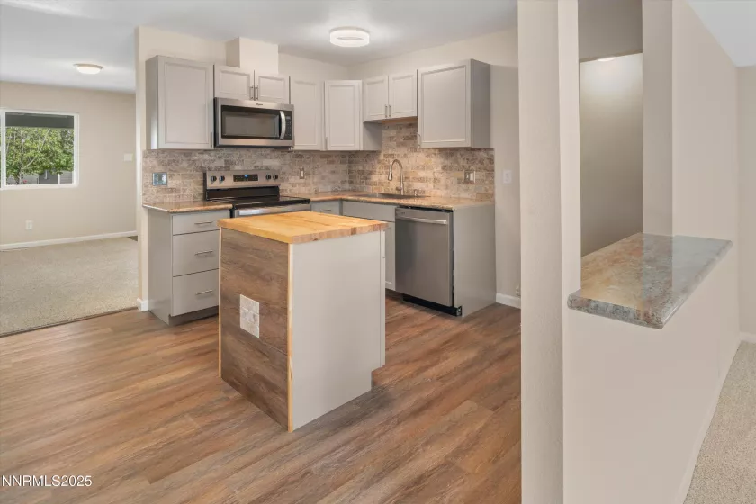 1355 Rayburn, Reno, Nevada 89503, 3 Bedrooms Bedrooms, ,2 BathroomsBathrooms,Residential,Residential,Rayburn,250052274
