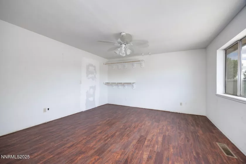 1021 Whitaker, Fallon, Nevada 89406, 3 Bedrooms Bedrooms, ,2 BathroomsBathrooms,Residential,Residential,Whitaker,250052279