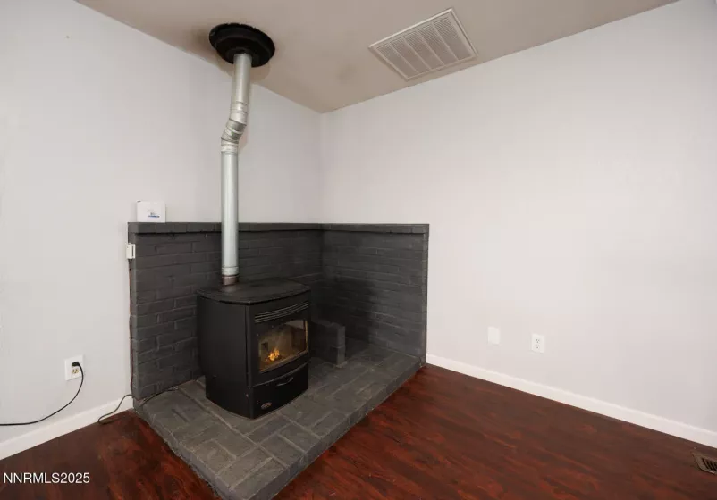 1021 Whitaker, Fallon, Nevada 89406, 3 Bedrooms Bedrooms, ,2 BathroomsBathrooms,Residential,Residential,Whitaker,250052279