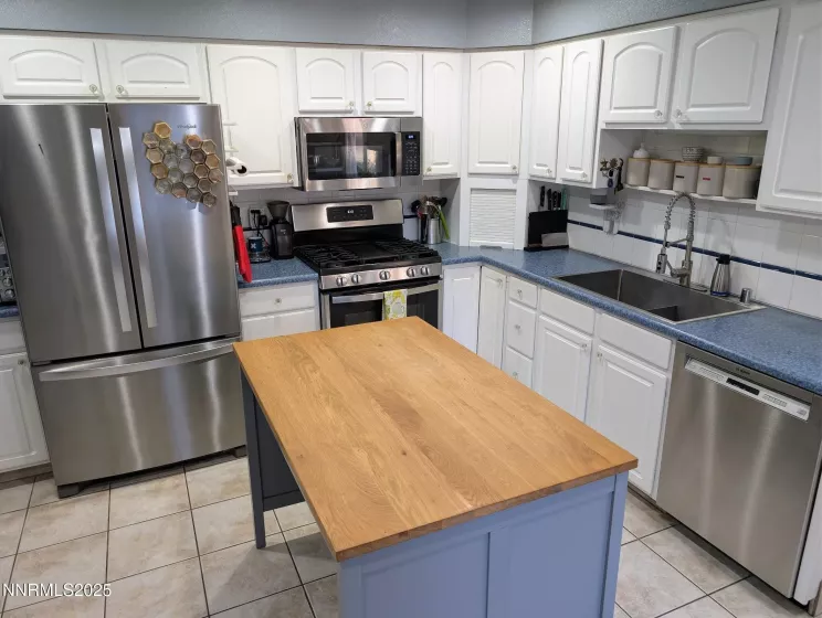 1640 Liston, Reno, Nevada 89502, 3 Bedrooms Bedrooms, ,2 BathroomsBathrooms,Residential,Residential,Liston,250052294