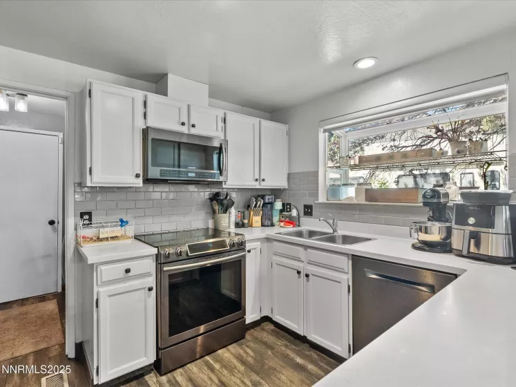 4525 Dos Rios, Reno, Nevada 89502, 3 Bedrooms Bedrooms, ,2 BathroomsBathrooms,Residential,Residential,Dos Rios,250052296