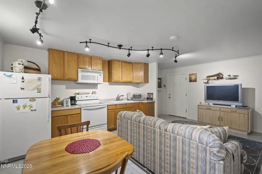 935 Foothill, Reno, Nevada 89511, 4 Bedrooms Bedrooms, ,3 BathroomsBathrooms,Residential,Residential,Foothill,250052304