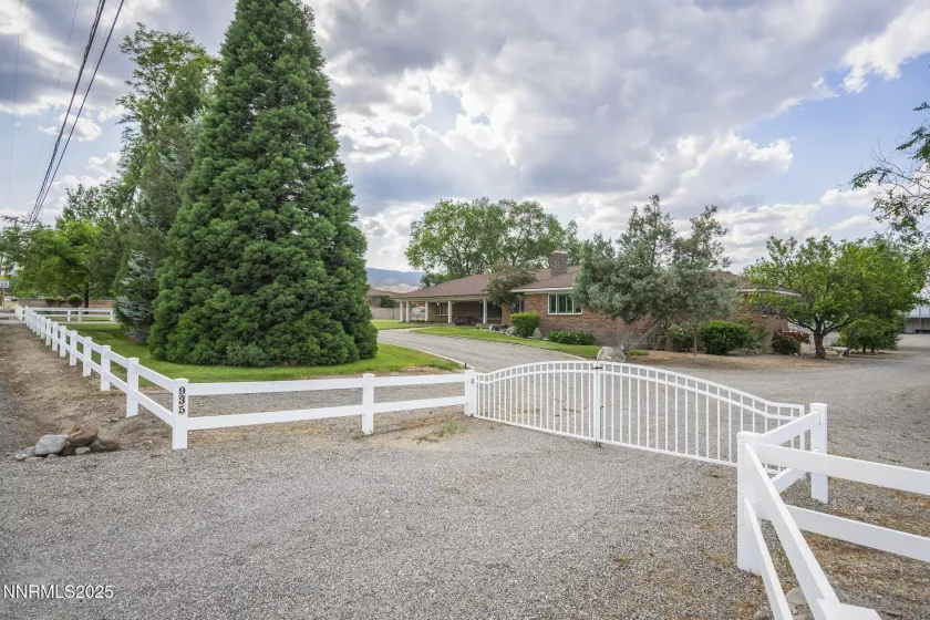 935 Foothill, Reno, Nevada 89511, 4 Bedrooms Bedrooms, ,3 BathroomsBathrooms,Residential,Residential,Foothill,250052304