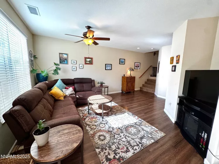 11044 Lamour, Reno, Nevada 89521, 3 Bedrooms Bedrooms, ,3 BathroomsBathrooms,Residential,Residential,Lamour,250052306