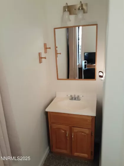 Sink/vanity in BD 2