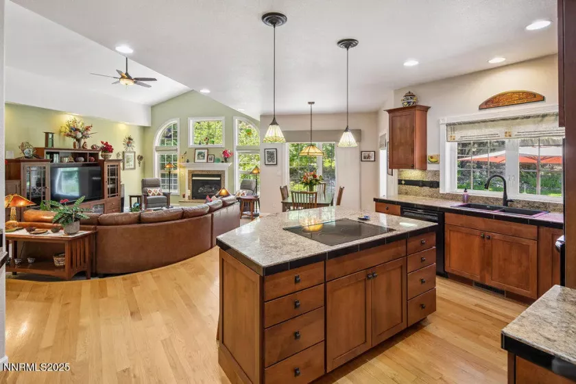 12675 Fieldcreek, Reno, Nevada 89511, 3 Bedrooms Bedrooms, ,3 BathroomsBathrooms,Residential,Residential,Fieldcreek,250052290