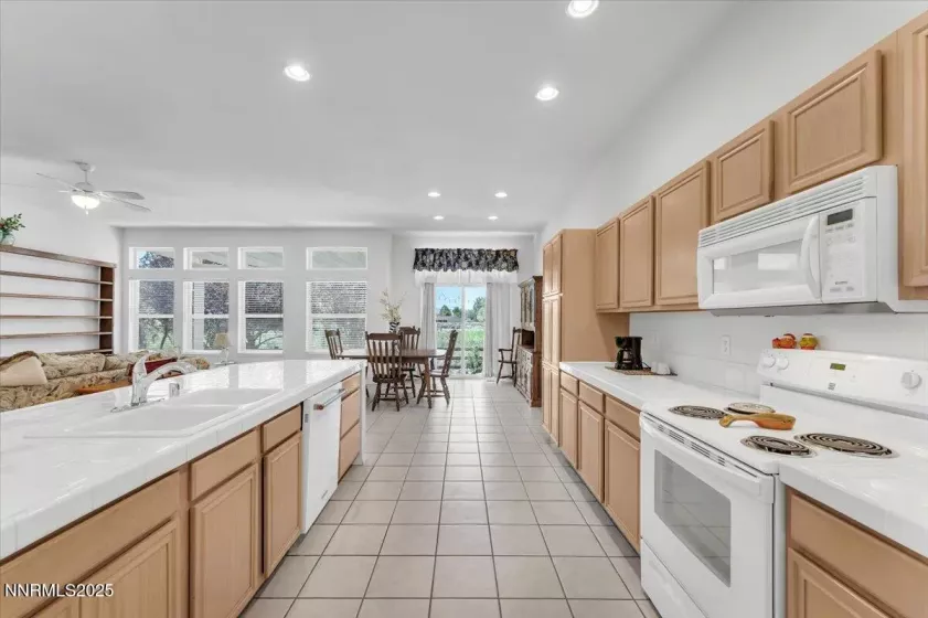 7827 Morro, Sparks, Nevada 89436, 4 Bedrooms Bedrooms, ,3 BathroomsBathrooms,Residential,Residential,Morro,250052307
