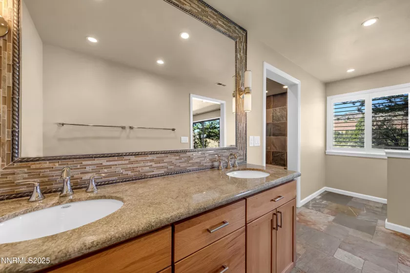 3467 Skyline, Reno, Nevada 89509, 2 Bedrooms Bedrooms, ,2 BathroomsBathrooms,Residential,Residential,Skyline,250050954