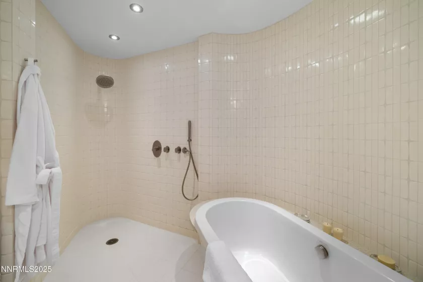 580 Gonowabie, Crystal Bay, Nevada 89402, 4 Bedrooms Bedrooms, ,5 BathroomsBathrooms,Residential,Residential,Gonowabie,250052330