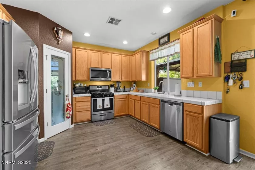 7221 Windswept, Sparks, Nevada 89436, 4 Bedrooms Bedrooms, ,3 BathroomsBathrooms,Residential,Residential,Windswept,250052338