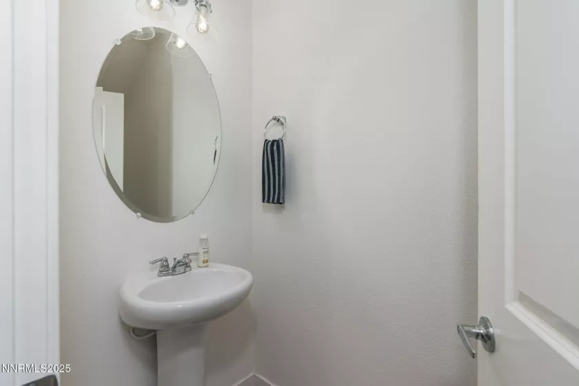 4808 Black Falcon, Sun Valley, Nevada 89433, 3 Bedrooms Bedrooms, ,3 BathroomsBathrooms,Residential,Residential,Black Falcon,250052346