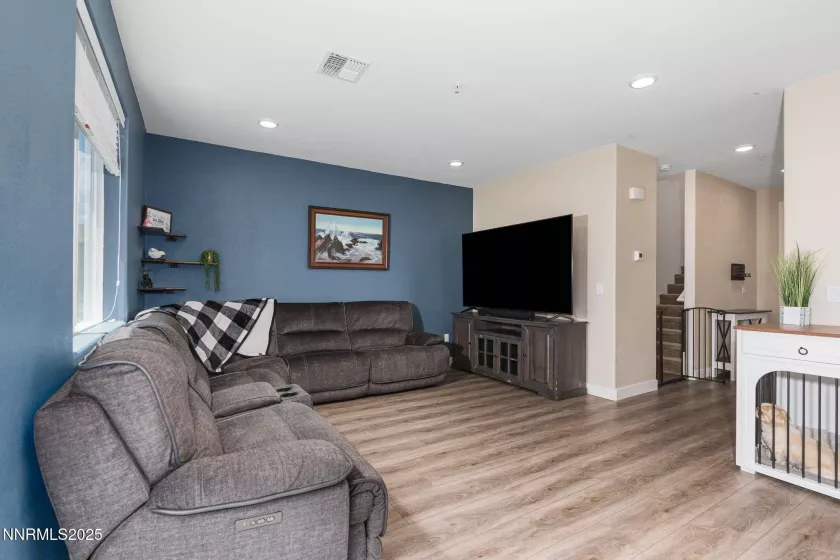 4808 Black Falcon, Sun Valley, Nevada 89433, 3 Bedrooms Bedrooms, ,3 BathroomsBathrooms,Residential,Residential,Black Falcon,250052346