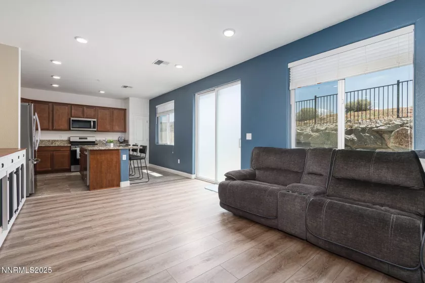 4808 Black Falcon, Sun Valley, Nevada 89433, 3 Bedrooms Bedrooms, ,3 BathroomsBathrooms,Residential,Residential,Black Falcon,250052346