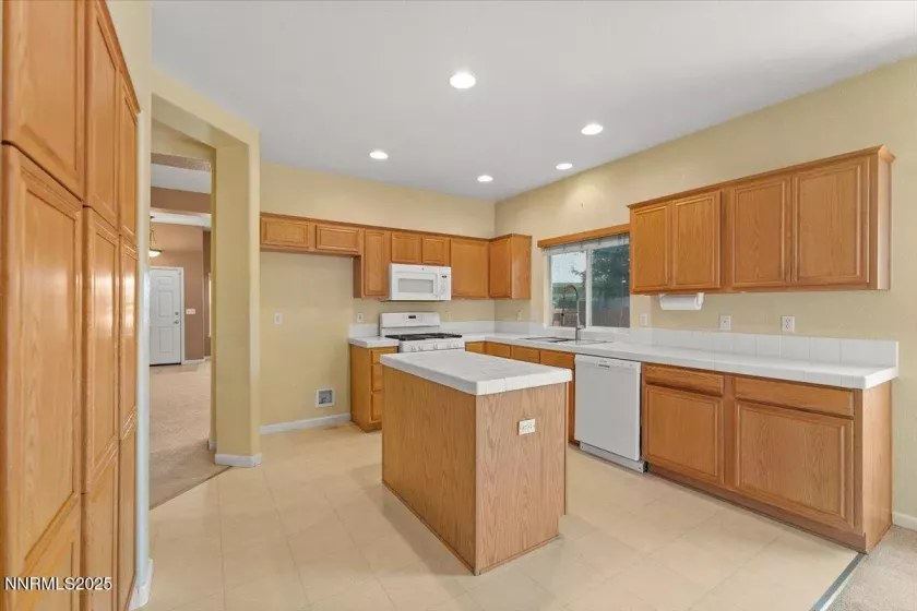 10040 Windy Creek, Reno, Nevada 89506, 4 Bedrooms Bedrooms, ,2 BathroomsBathrooms,Residential,Residential,Windy Creek,250052348