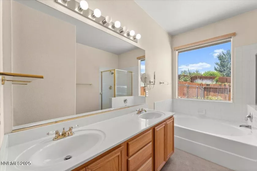 10040 Windy Creek, Reno, Nevada 89506, 4 Bedrooms Bedrooms, ,2 BathroomsBathrooms,Residential,Residential,Windy Creek,250052348