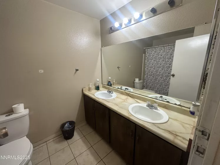863 Nutmeg, Reno, Nevada 89502, 2 Bedrooms Bedrooms, ,2 BathroomsBathrooms,Residential,Residential,Nutmeg,250052349