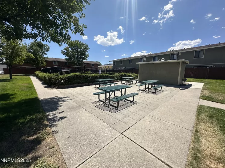 863 Nutmeg, Reno, Nevada 89502, 2 Bedrooms Bedrooms, ,2 BathroomsBathrooms,Residential,Residential,Nutmeg,250052349
