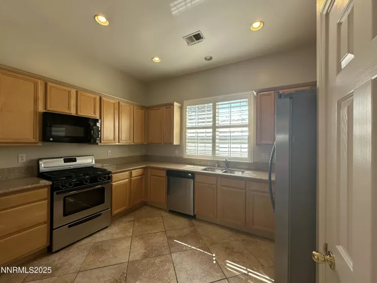 10175 Coyote Creek, Reno, Nevada 89521, 3 Bedrooms Bedrooms, ,2 BathroomsBathrooms,Residential Lease,Manufactured,Coyote Creek,250052350