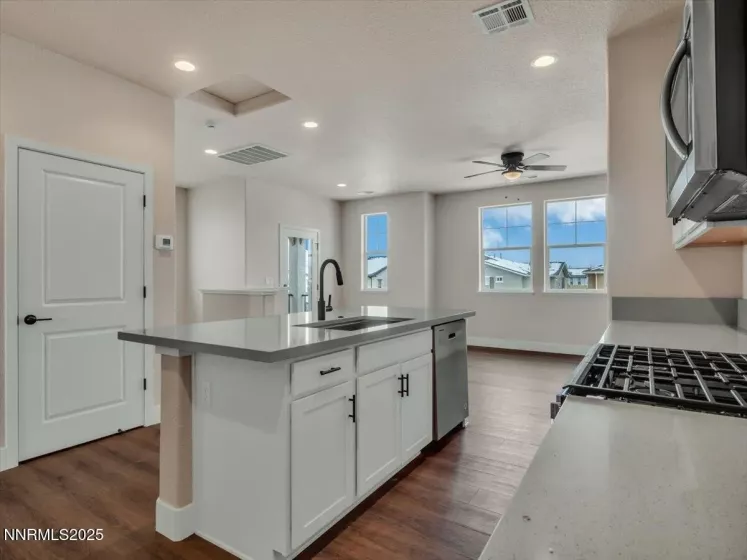 451 Blackbird, Gardnerville, Nevada 89410, 2 Bedrooms Bedrooms, ,2 BathroomsBathrooms,Residential,Residential,Blackbird,250052353