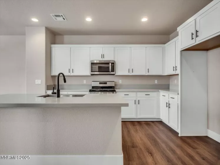 451 Blackbird, Gardnerville, Nevada 89410, 2 Bedrooms Bedrooms, ,2 BathroomsBathrooms,Residential,Residential,Blackbird,250052353