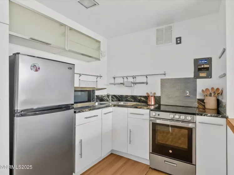 280 Island, Reno, Nevada 89501, 1 Bedroom Bedrooms, ,1 BathroomBathrooms,Residential,Residential,Island,250052400