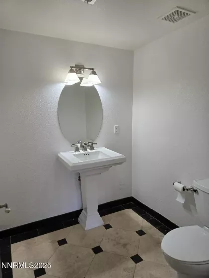 200 2nd, Reno, Nevada 89501, 2 Bedrooms Bedrooms, ,3 BathroomsBathrooms,Residential,Residential,2nd,250052412