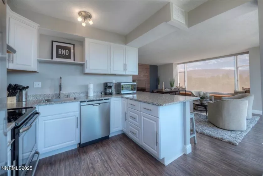 280 Island, Reno, Nevada 89501, 2 Bedrooms Bedrooms, ,3 BathroomsBathrooms,Residential,Residential,Island,250052414