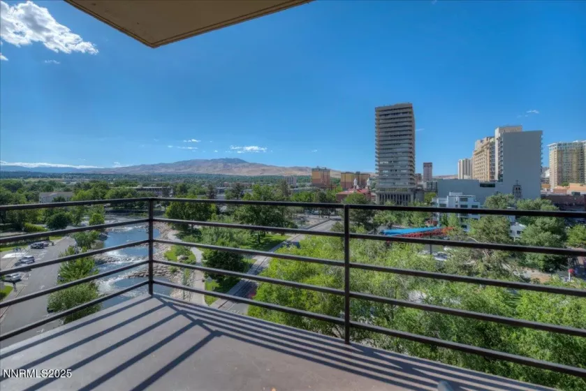 280 Island, Reno, Nevada 89501, 2 Bedrooms Bedrooms, ,3 BathroomsBathrooms,Residential,Residential,Island,250052414