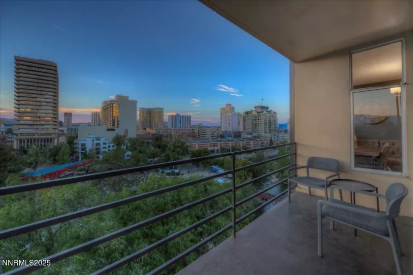 280 Island, Reno, Nevada 89501, 2 Bedrooms Bedrooms, ,3 BathroomsBathrooms,Residential,Residential,Island,250052414