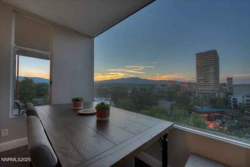 280 Island, Reno, Nevada 89501, 2 Bedrooms Bedrooms, ,3 BathroomsBathrooms,Residential,Residential,Island,250052414