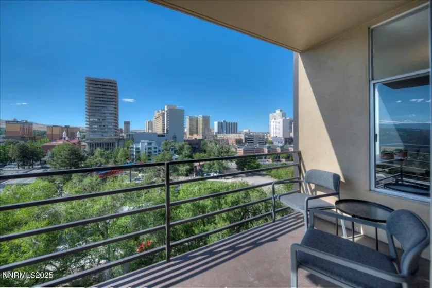 280 Island, Reno, Nevada 89501, 2 Bedrooms Bedrooms, ,3 BathroomsBathrooms,Residential,Residential,Island,250052414