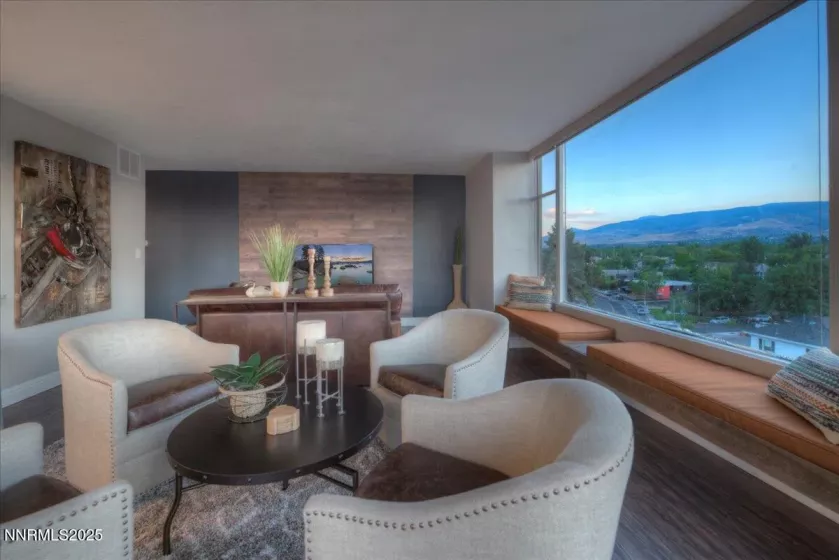 280 Island, Reno, Nevada 89501, 2 Bedrooms Bedrooms, ,3 BathroomsBathrooms,Residential,Residential,Island,250052414