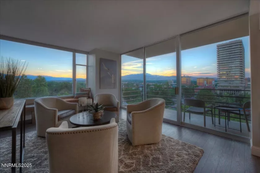 280 Island, Reno, Nevada 89501, 2 Bedrooms Bedrooms, ,3 BathroomsBathrooms,Residential,Residential,Island,250052414
