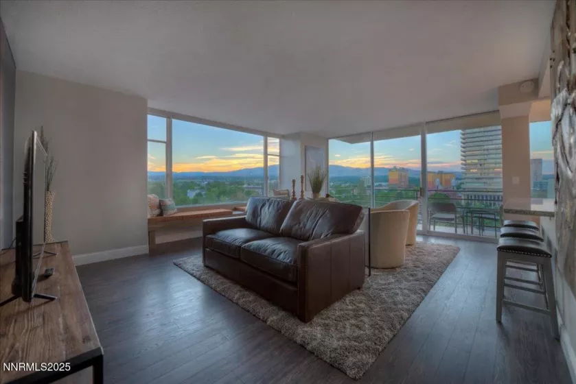 280 Island, Reno, Nevada 89501, 2 Bedrooms Bedrooms, ,3 BathroomsBathrooms,Residential,Residential,Island,250052414